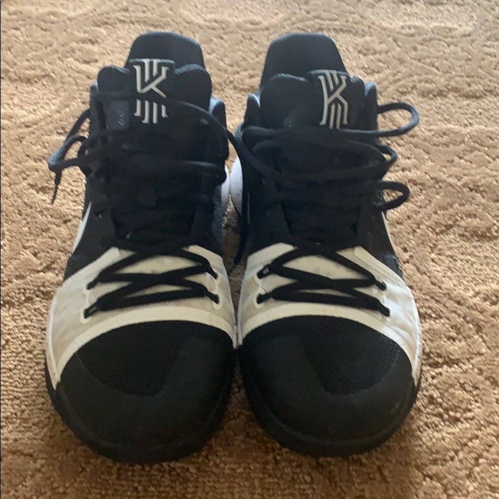 Nike men’s kyrie 3 basketball sneakers